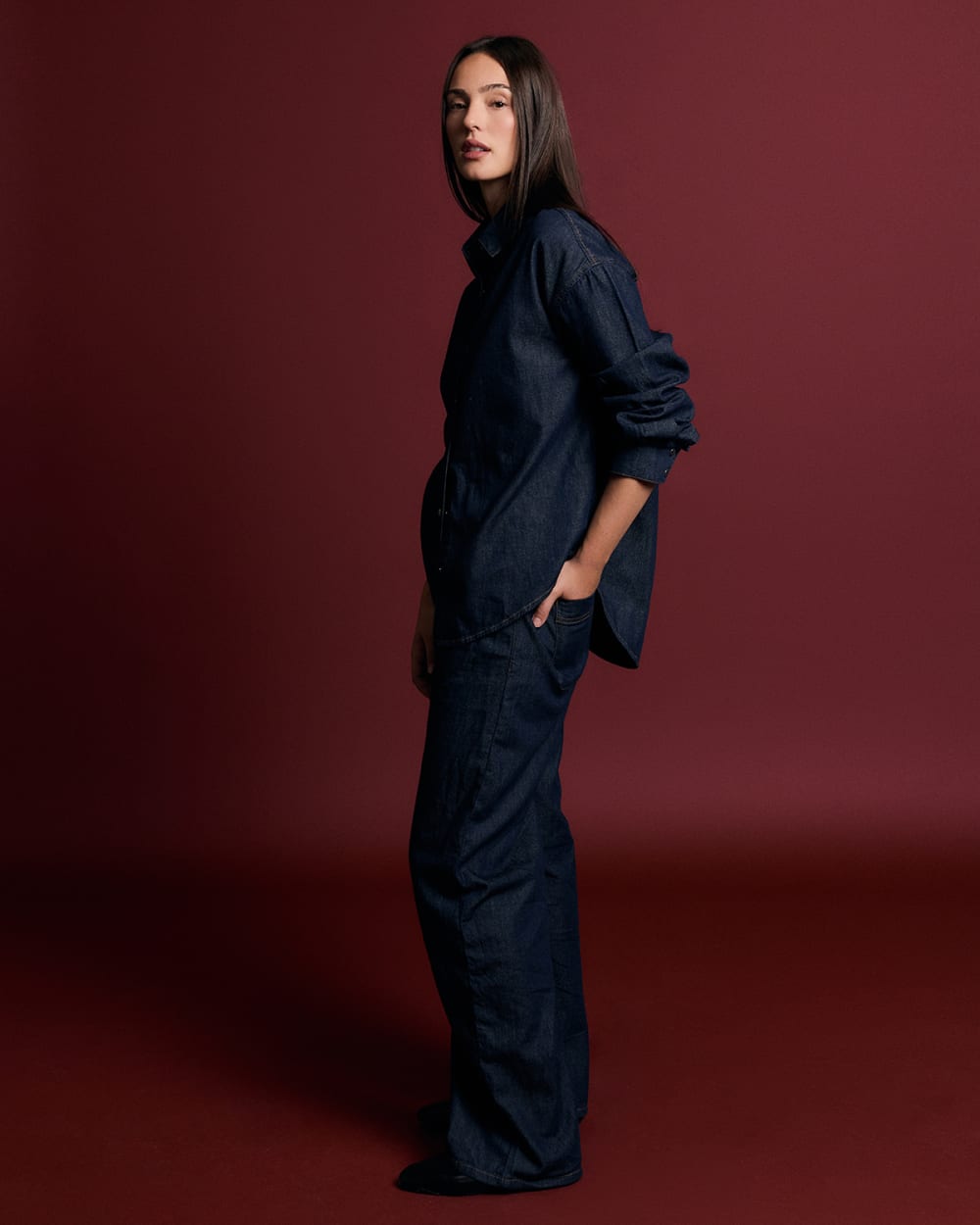 Everlane x Elena Bonvicini Crescent Barrel Jean in Deep Bay Indigo — detail view