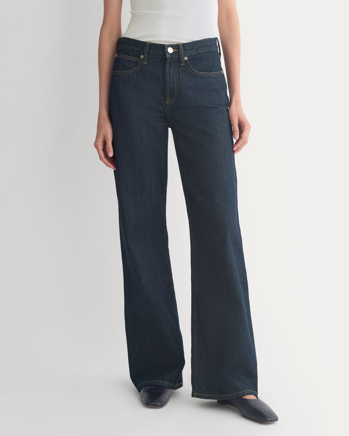 Relaxed Mid-Rise Bootcut Jean in Tungsten Rinse — detail view