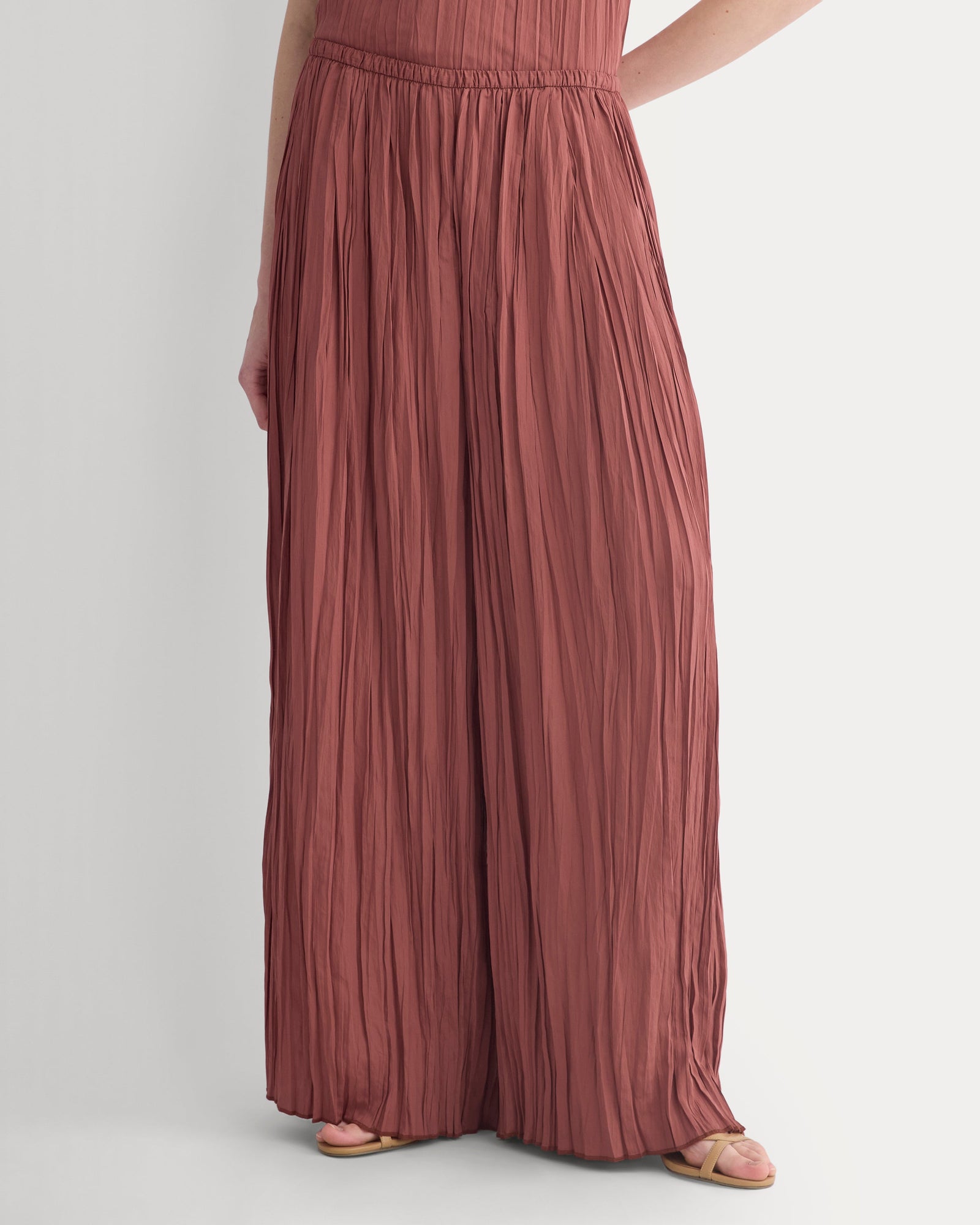 Crinkle Wide-Leg Pant in Henna Red — detail view