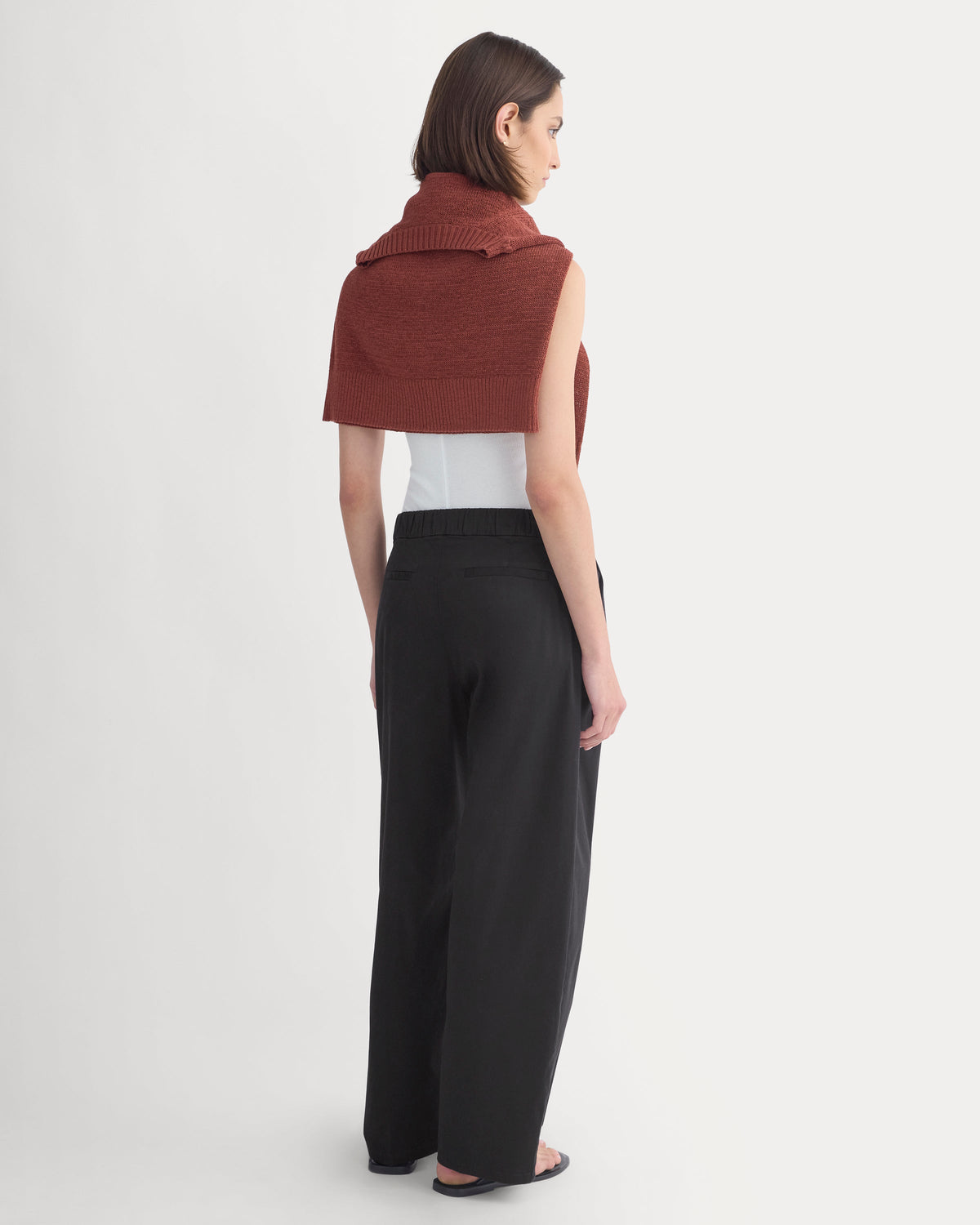 Barrel-Leg Pant in Organic Cotton Sateen in Black — detail view