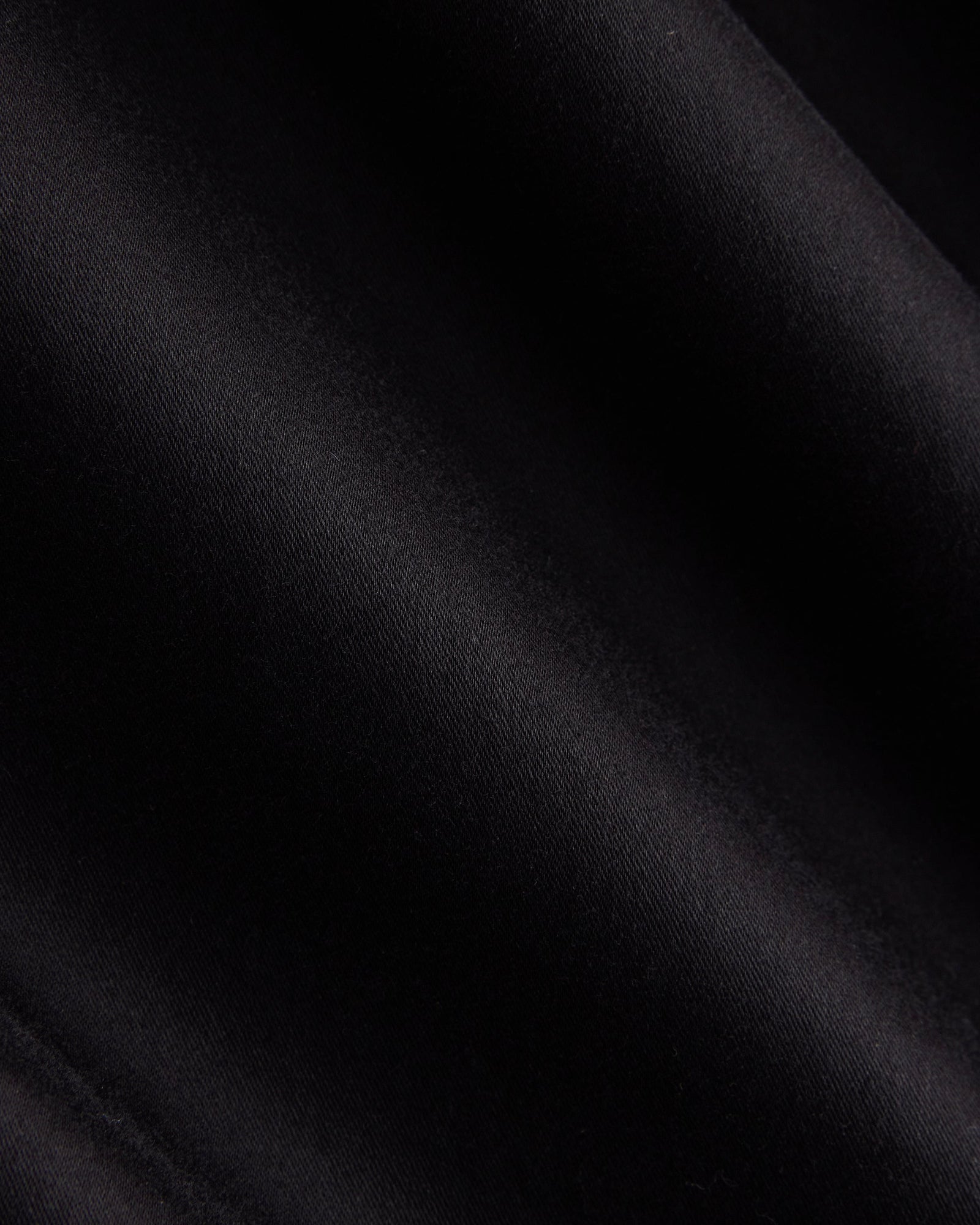 Barrel-Leg Pant in Organic Cotton Sateen in Black — detail view