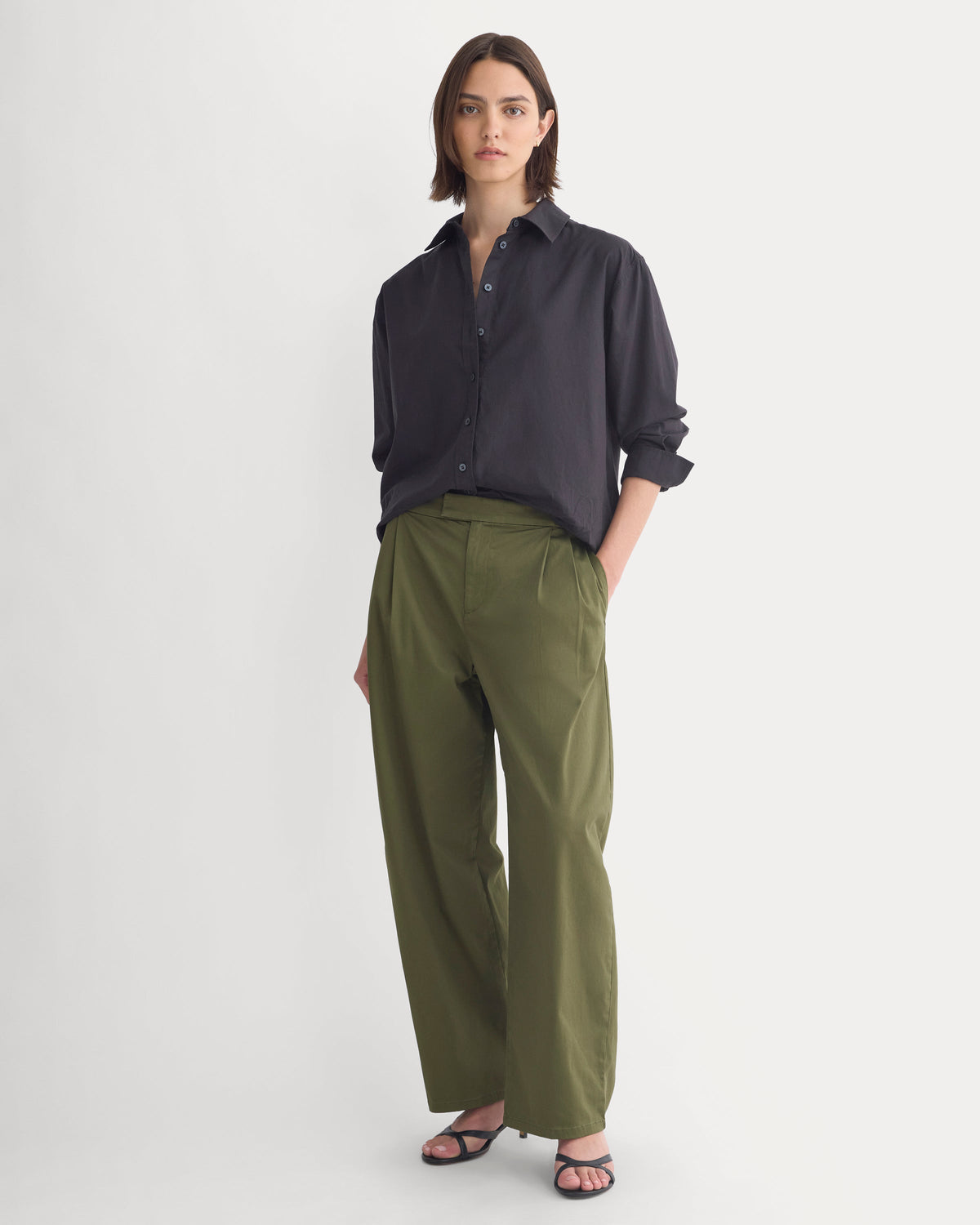 Barrel-Leg Pant in Organic Cotton Sateen in Olive Night — front view
