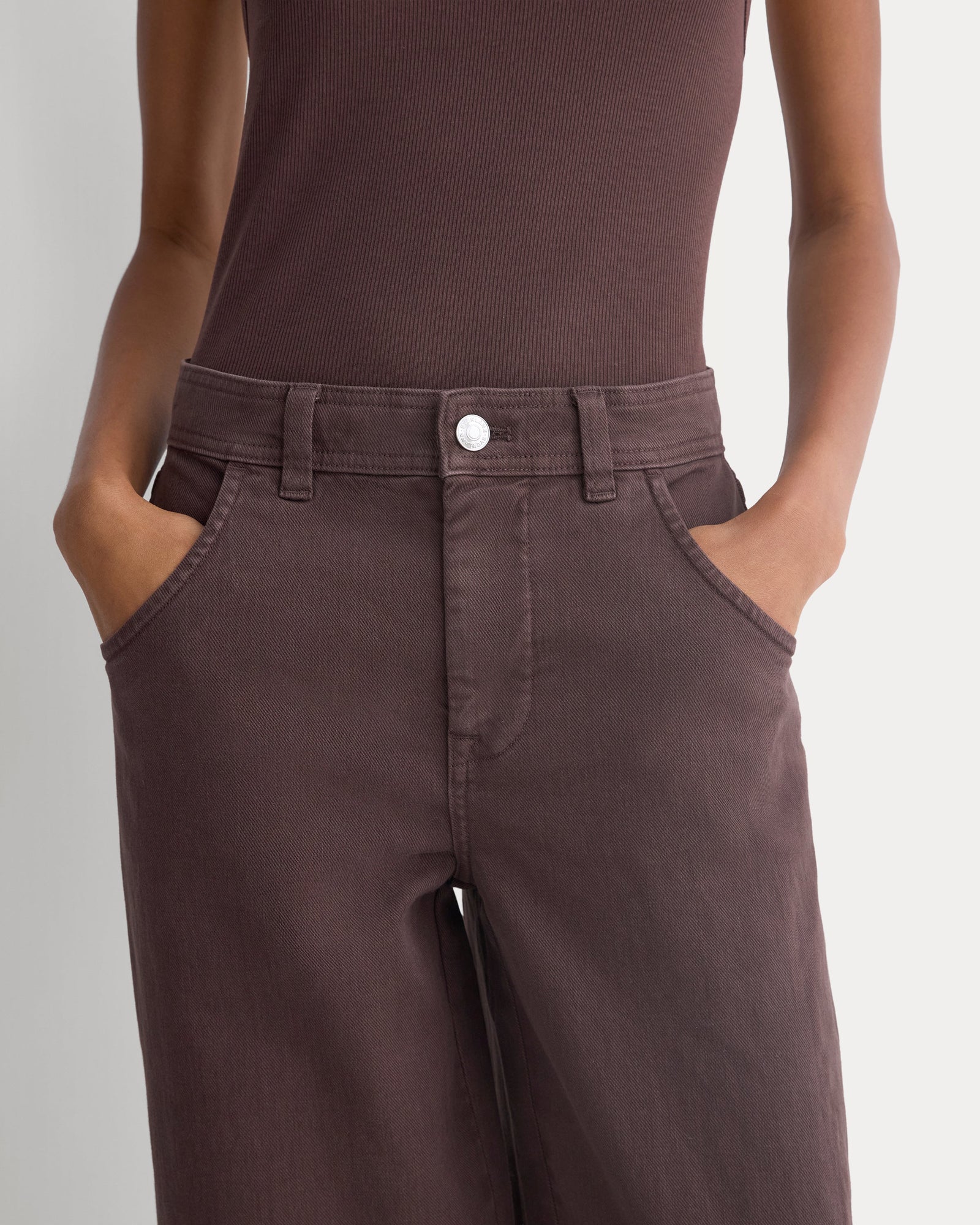 Utility Twill Barrel Pant in Coffee Bean — detail view