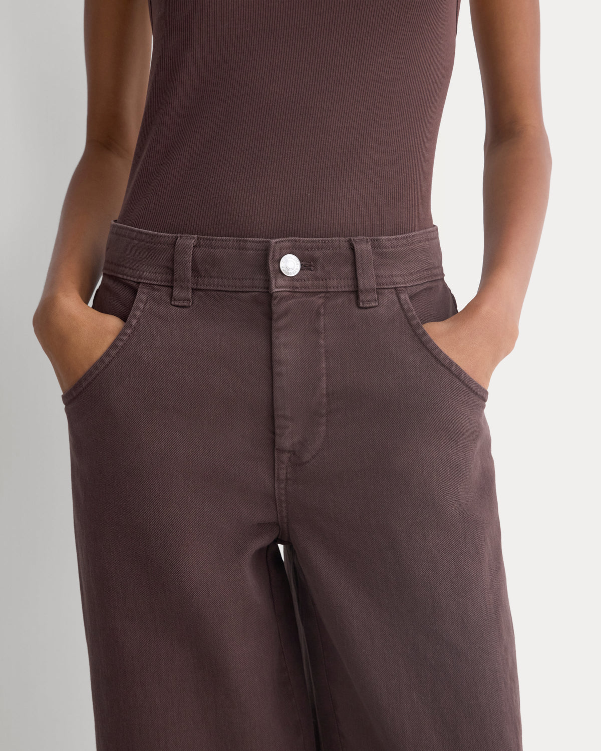 Utility Twill Barrel Pant in Coffee Bean — detail view