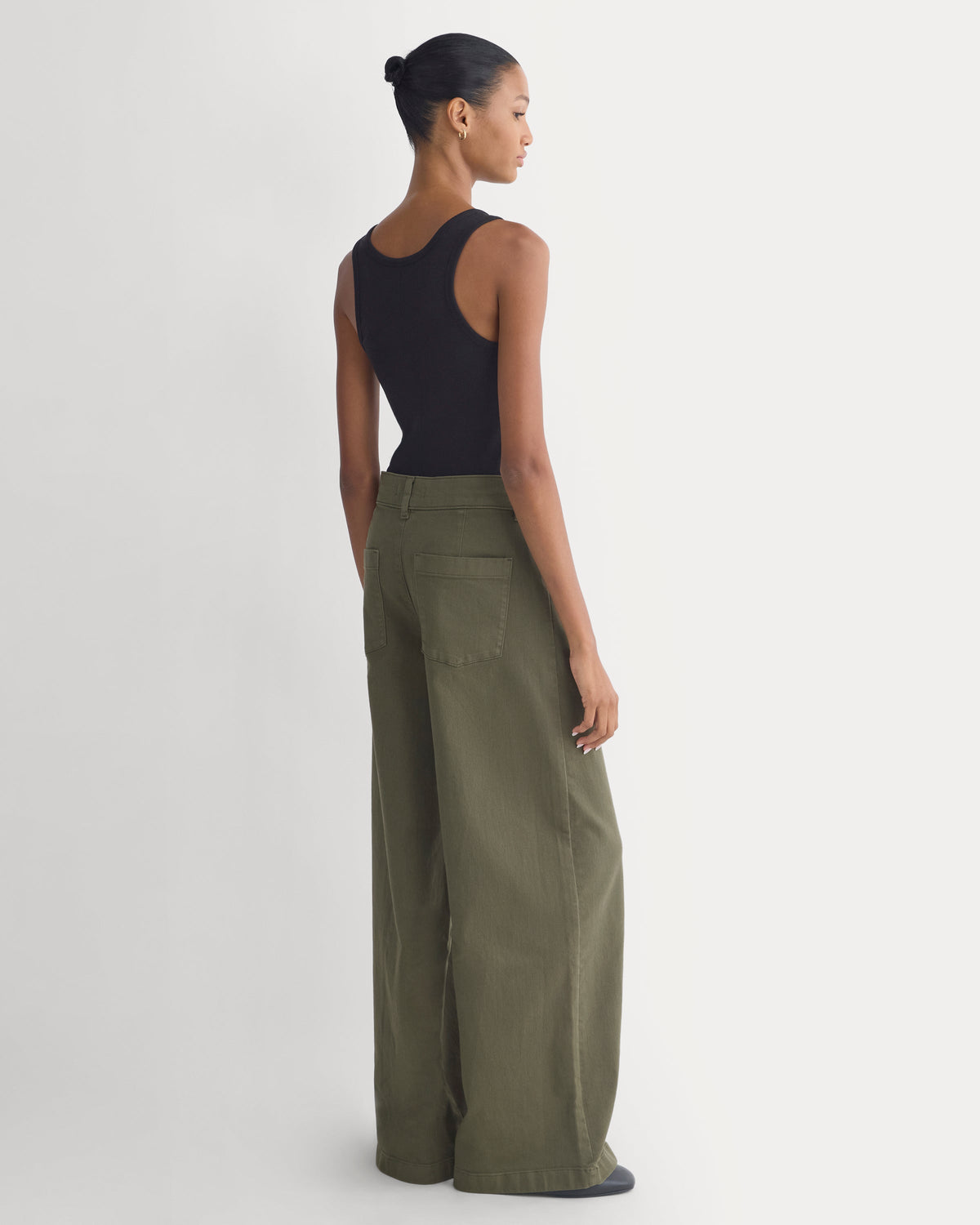 Utility Seamed Wide-Leg Pant in Olive Night — detail view