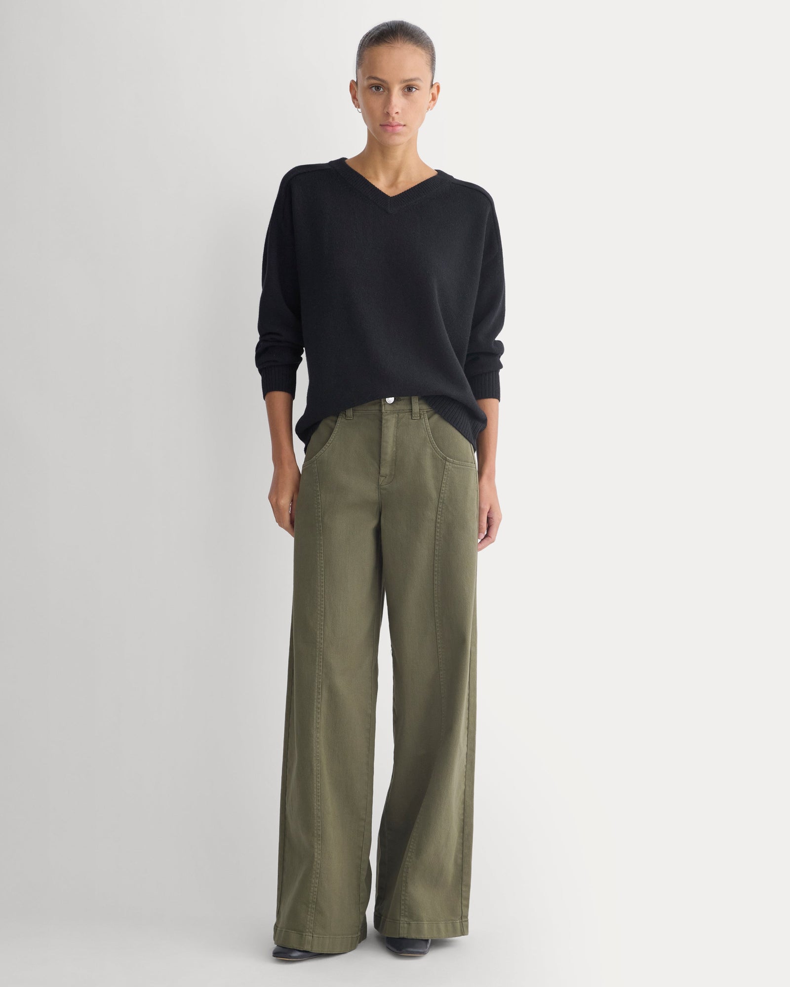 Cashmere High V Boyfriend Sweater in Black — detail view