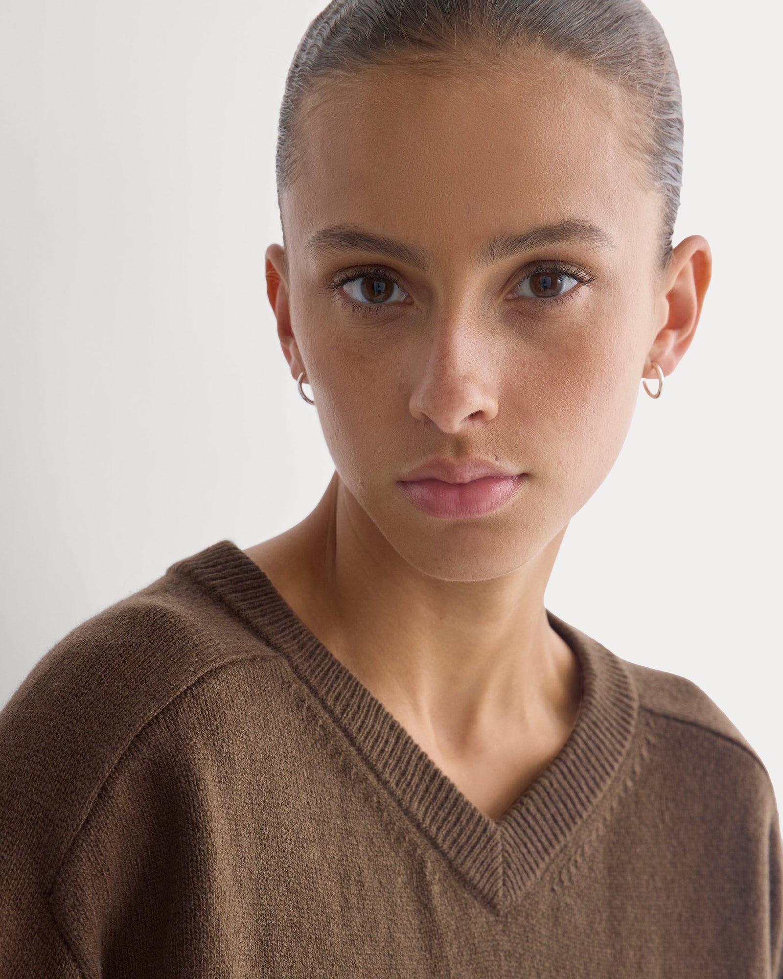 Cashmere High V Boyfriend Sweater in Cocoa — detail view