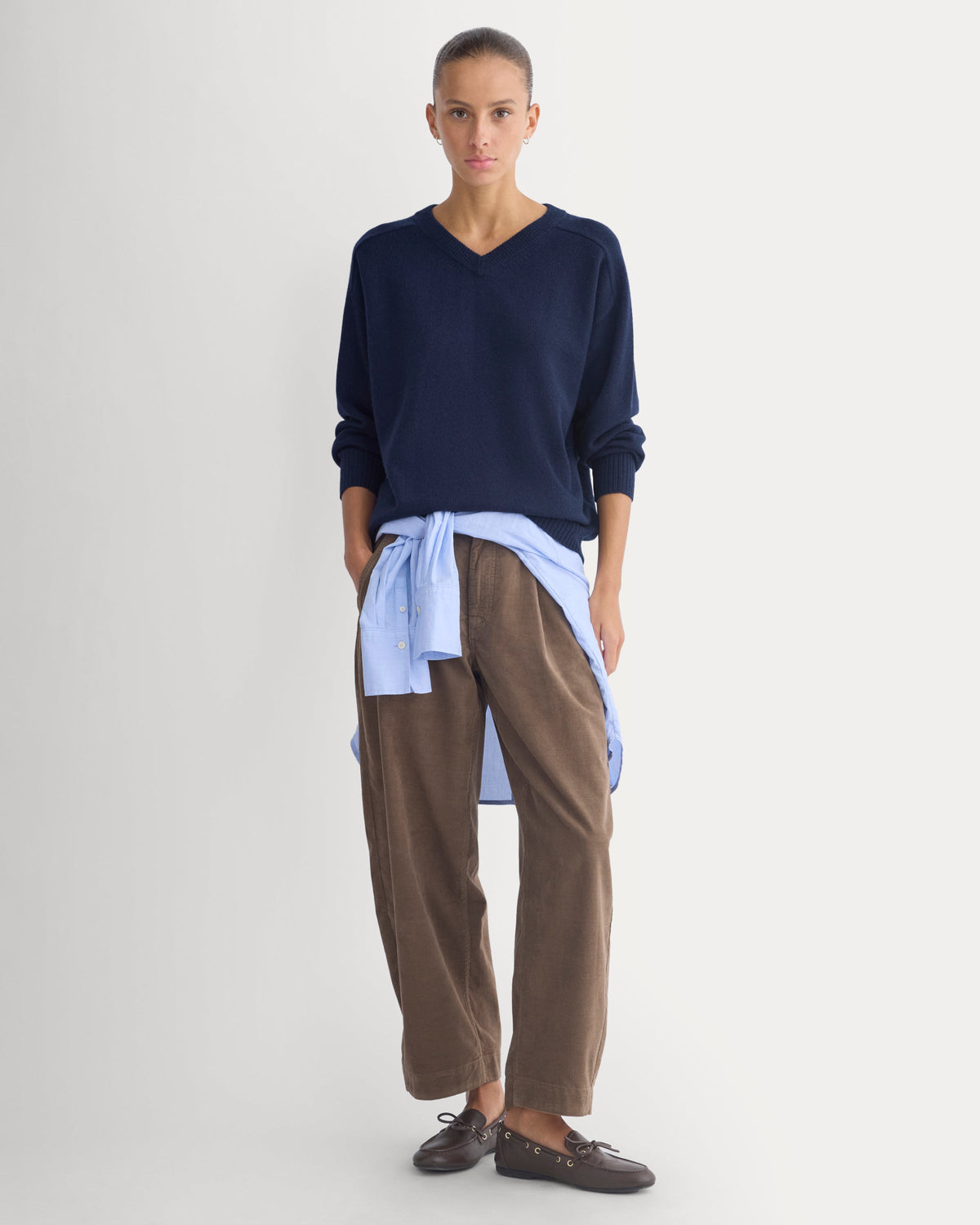 Cashmere High V Boyfriend Sweater in Navy — detail view