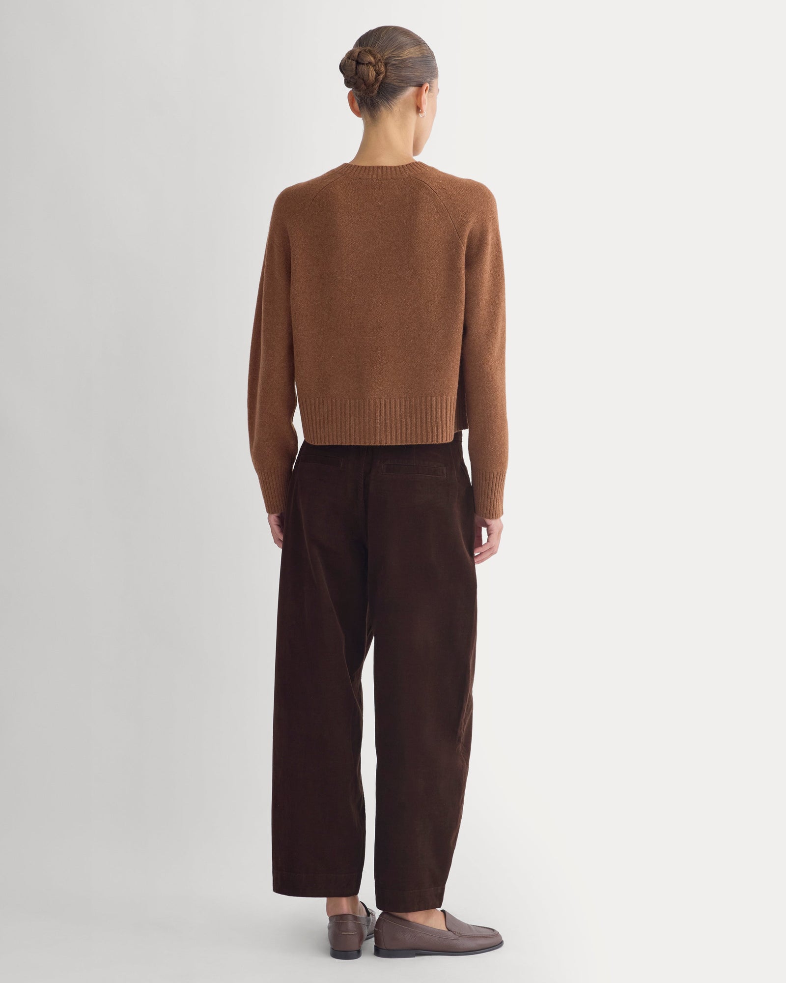The Boxy Crew in Cashmere in Brown — detail view
