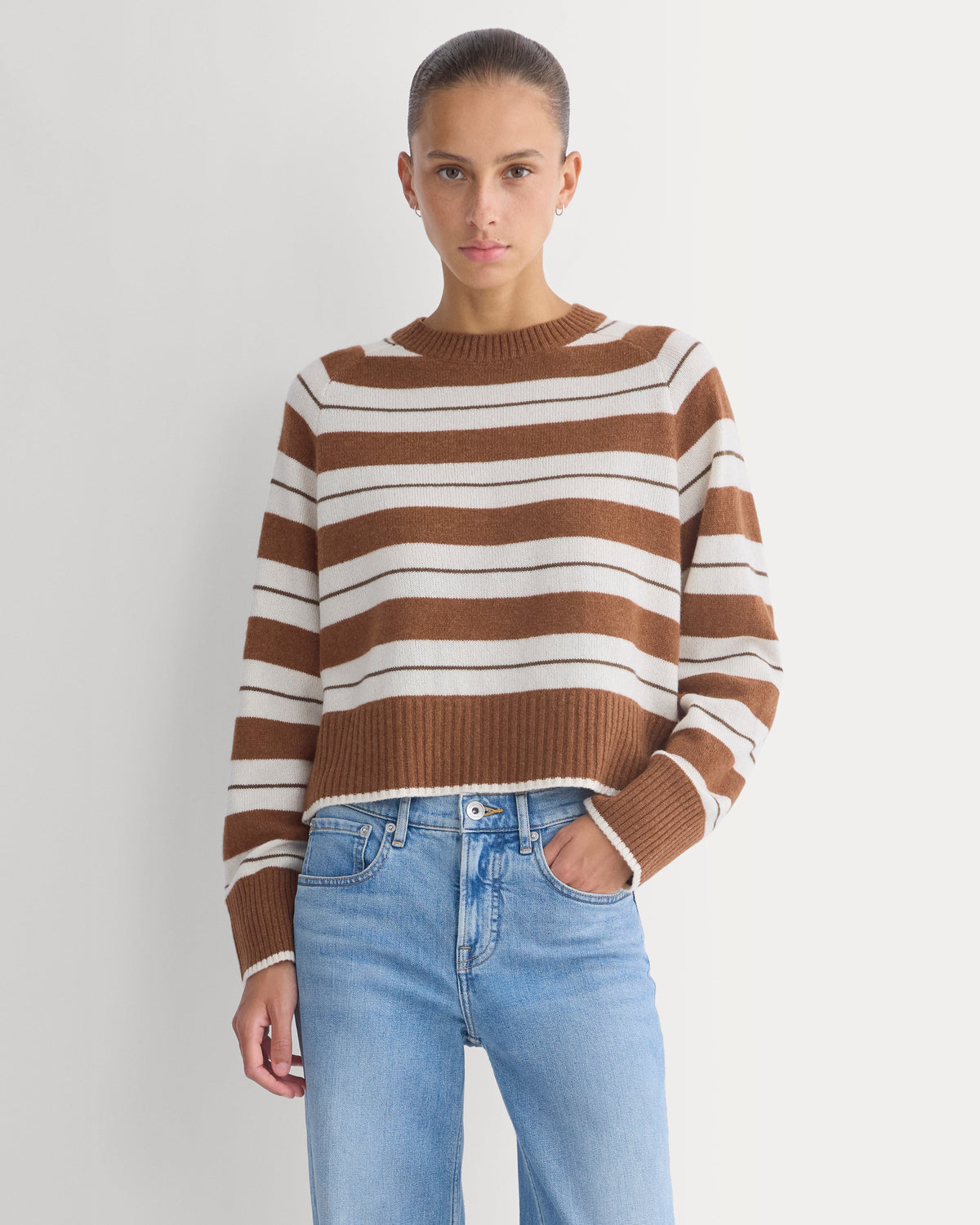 The Boxy Crew in Cashmere in Heather Amber Brown — front view