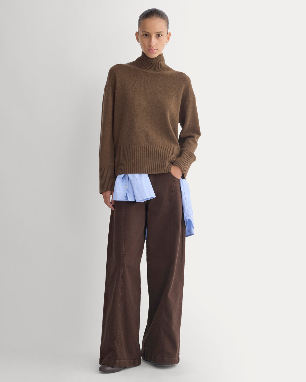 The Boxy Turtleneck in Cashmere in Cocoa — alternate view