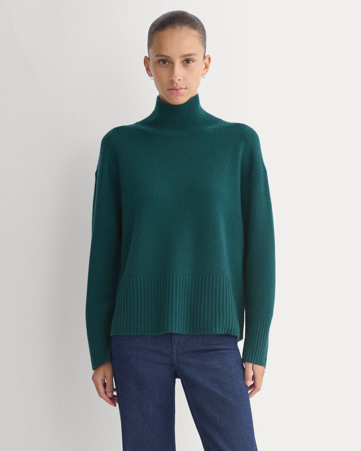 The Boxy Turtleneck in Cashmere in Ponderosa Pine — front view
