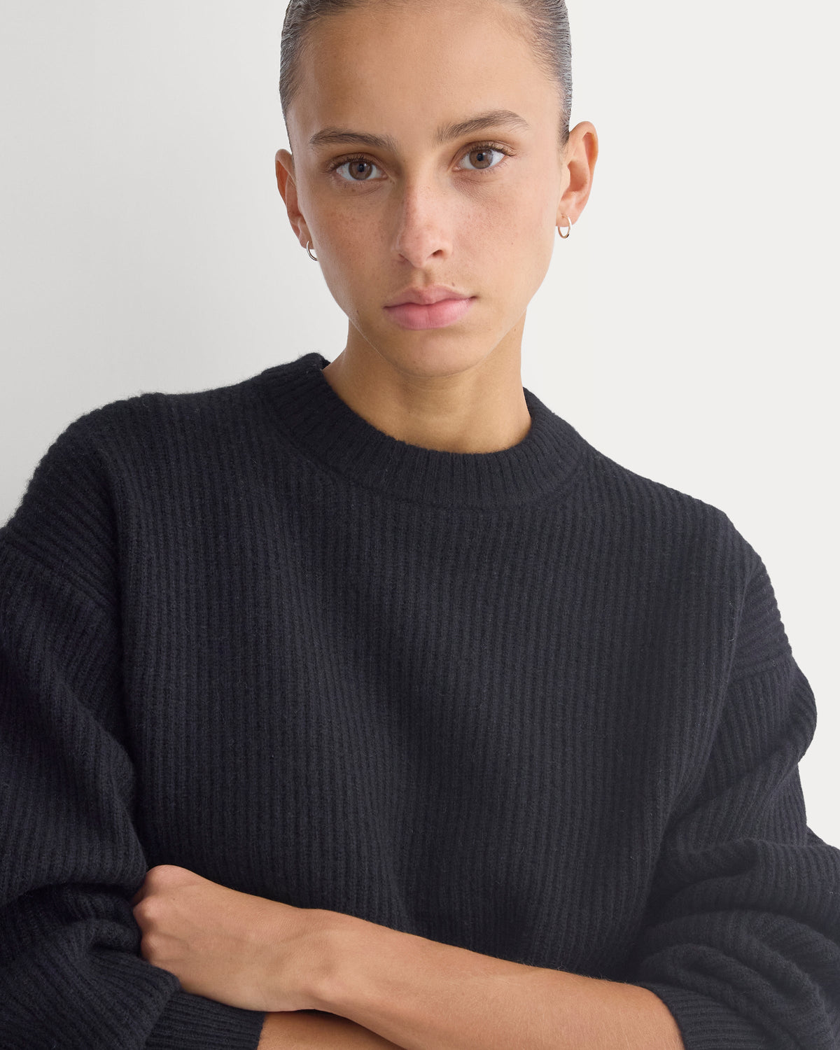 Cashmere Fisherman Crew in Black — detail view
