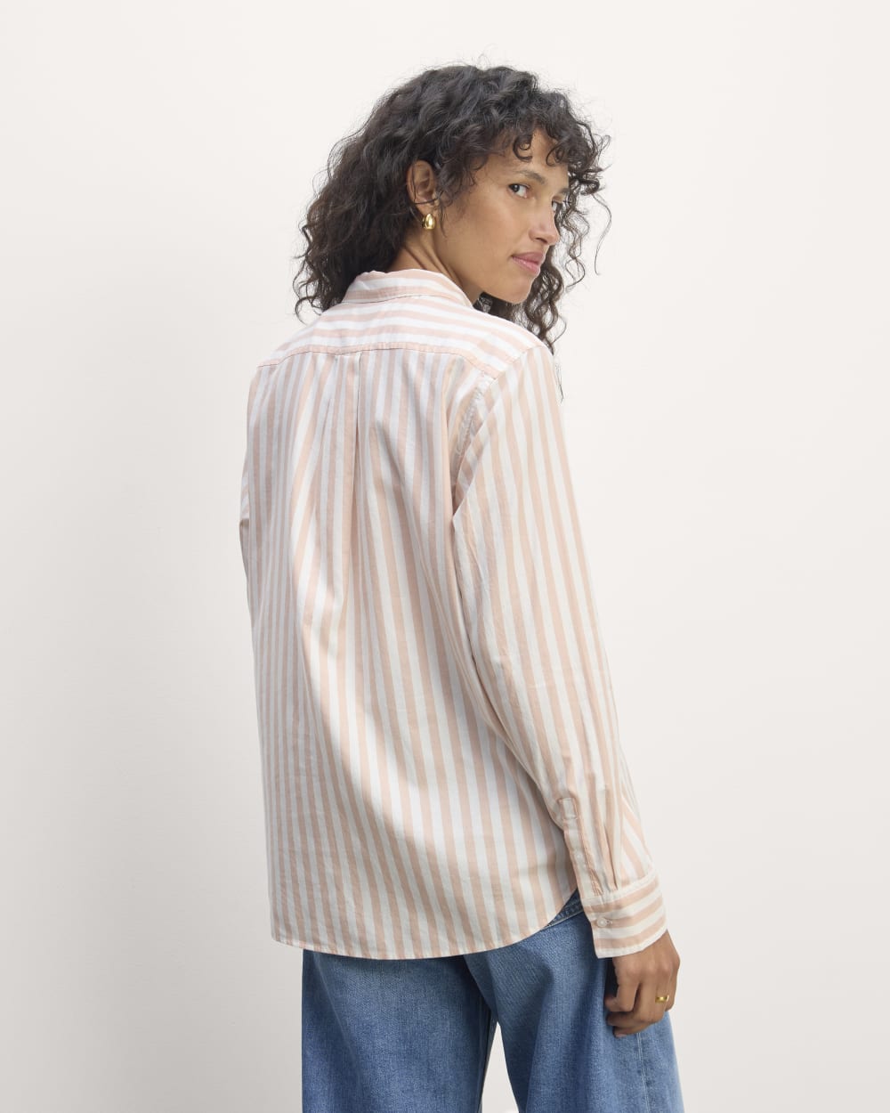 The Must-Have Shirt in Silky Cotton in Bone / Blush Pink — detail view