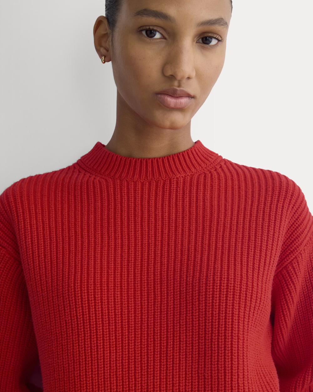 Cropped Ribbed Crew in Everyday Cotton in Fiery Red — detail view