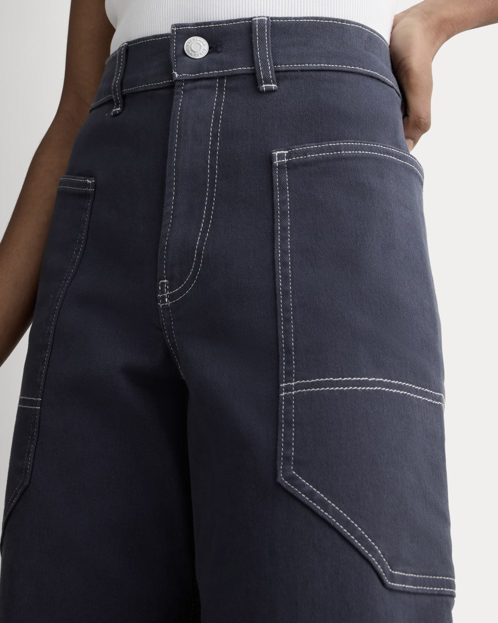 The Utility Gardener Pant in Navy — detail view