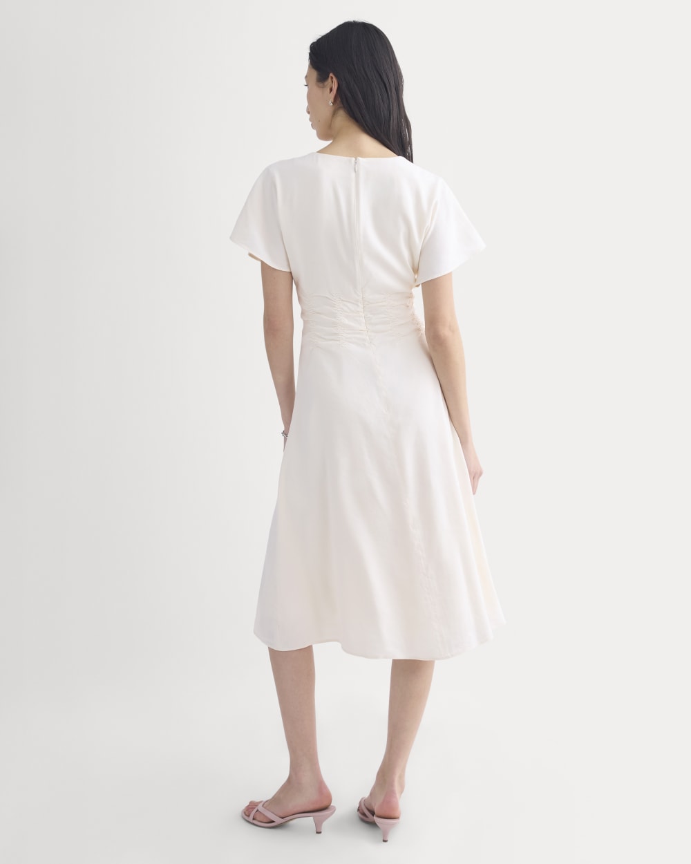 Cinched Dress in Stretch Linen in Bone — detail view