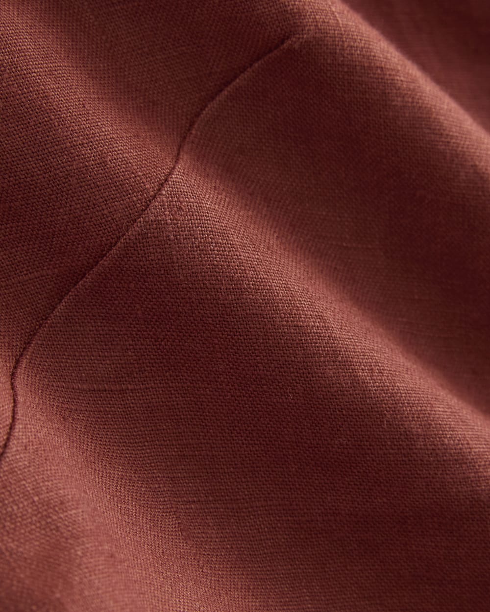 Tie-Front Scallop Tank in Linen in Henna Red — detail view