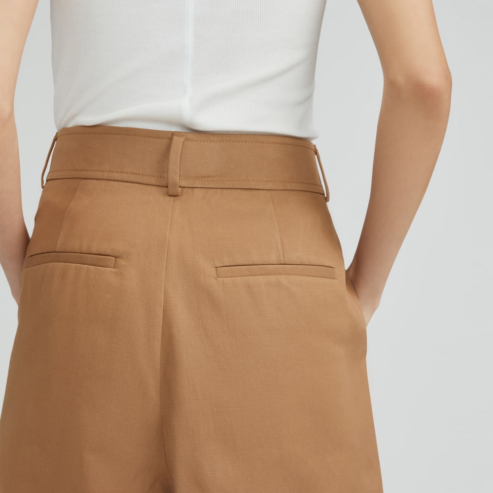 The Draper Short in Buttersmooth in Toasted Coconut — detail view