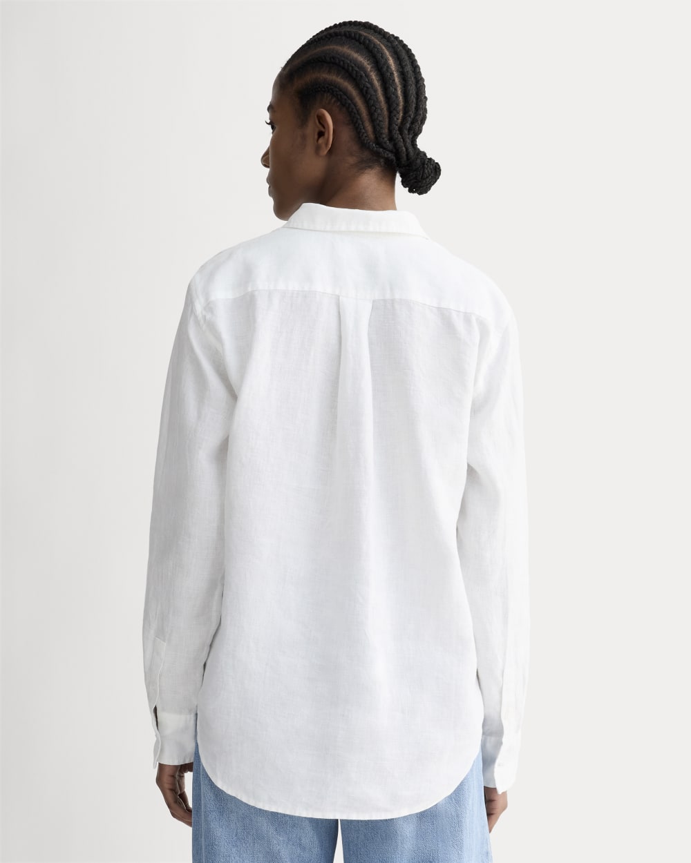 The Must-Have Shirt in Linen in White — detail view