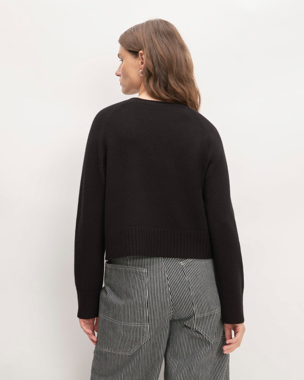 The Boxy Crew in Cashmere in Black — detail view