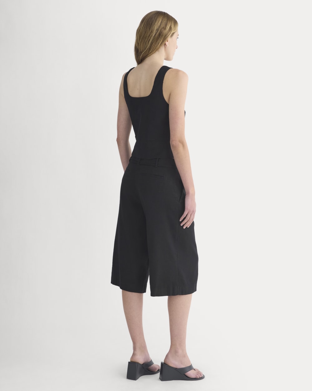 Square Tank in Stretch Linen in Black — detail view