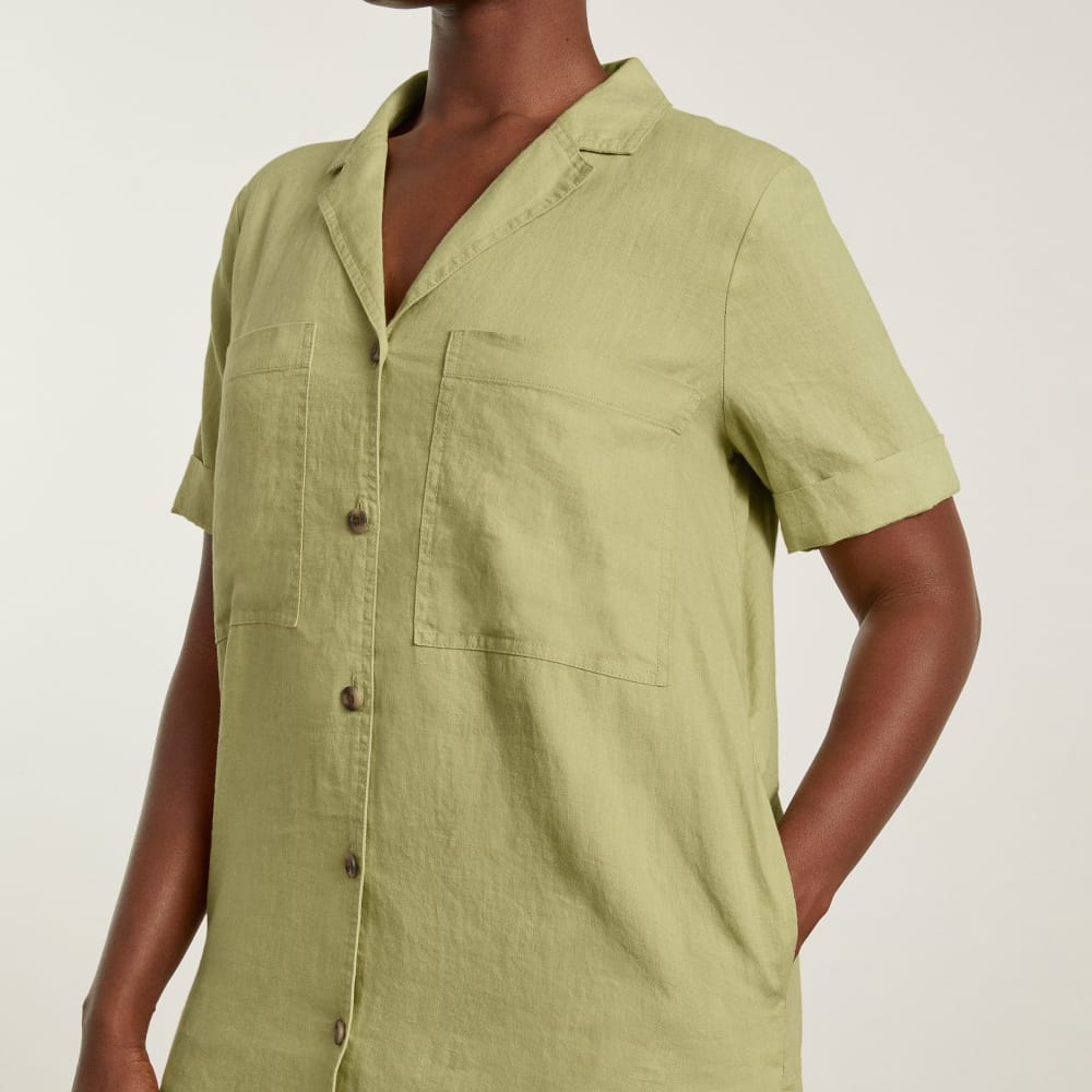 The Linen Workwear Dress in Leek — detail view