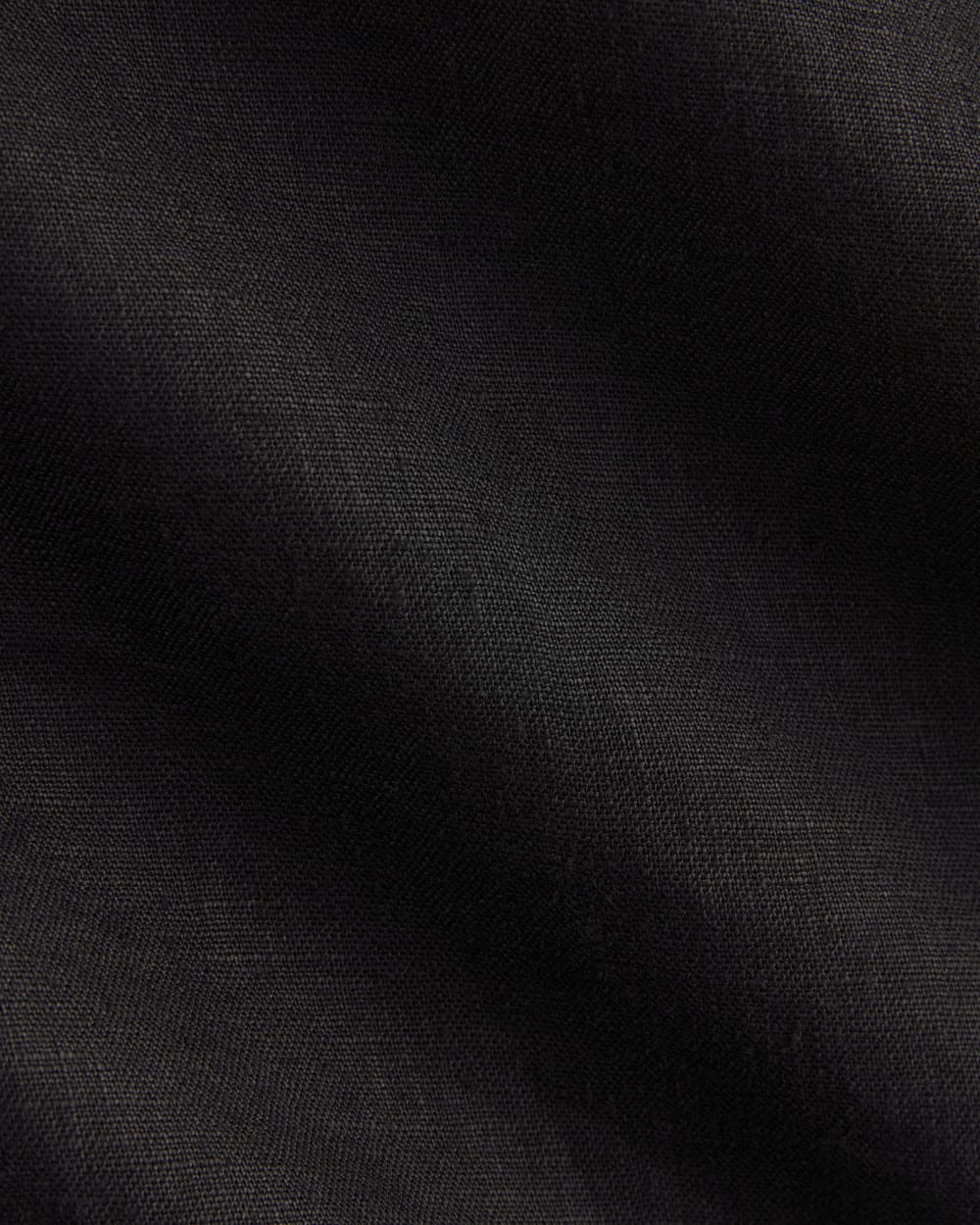 The Muscle Top in Linen in Black — detail view