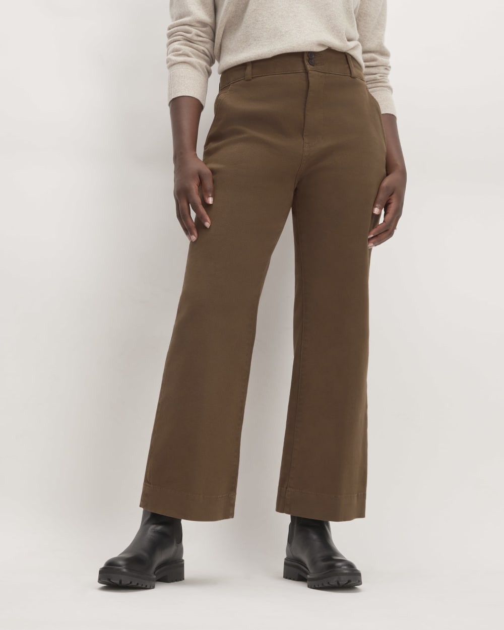The Organic Kick Flare Pant in Cocoa — detail view