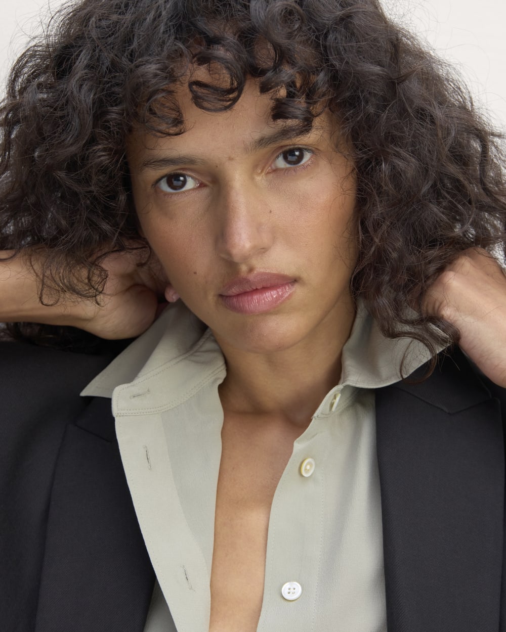 The Boyfriend Shirt in Washable Silk in Seagrass — detail view