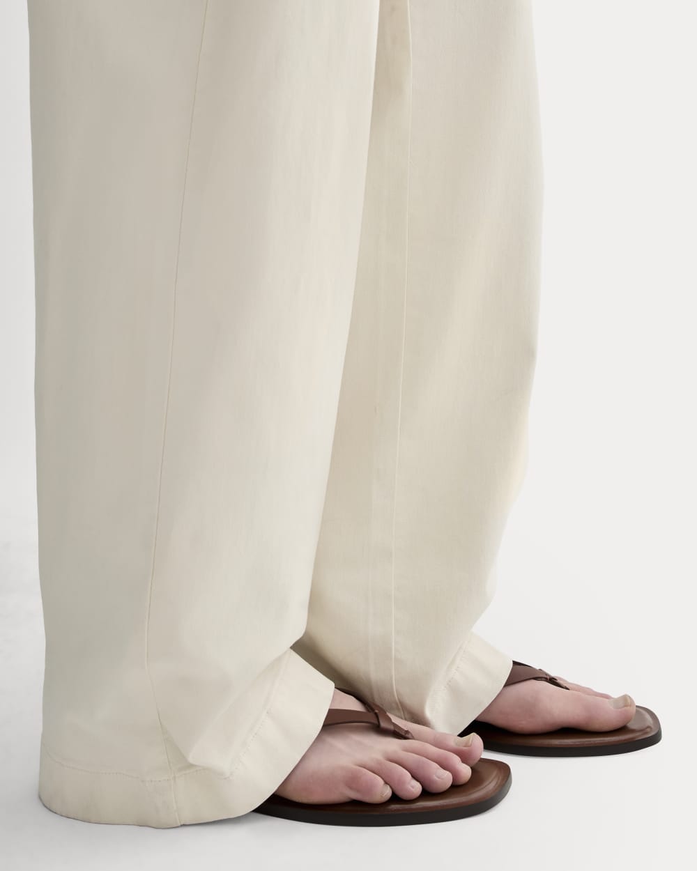 The Leather Flip Flop in Rum — detail view