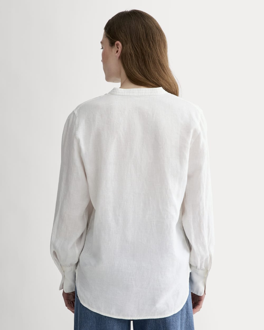 The Henley Shirt in Linen in White — detail view