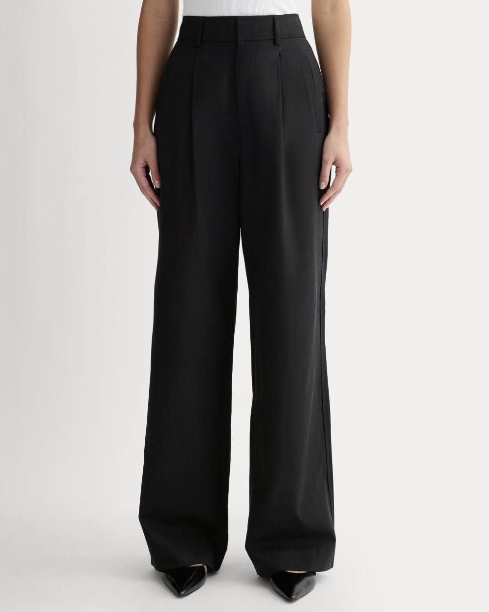 The Draper Pleated Pant in Buttersmooth in Black — detail view
