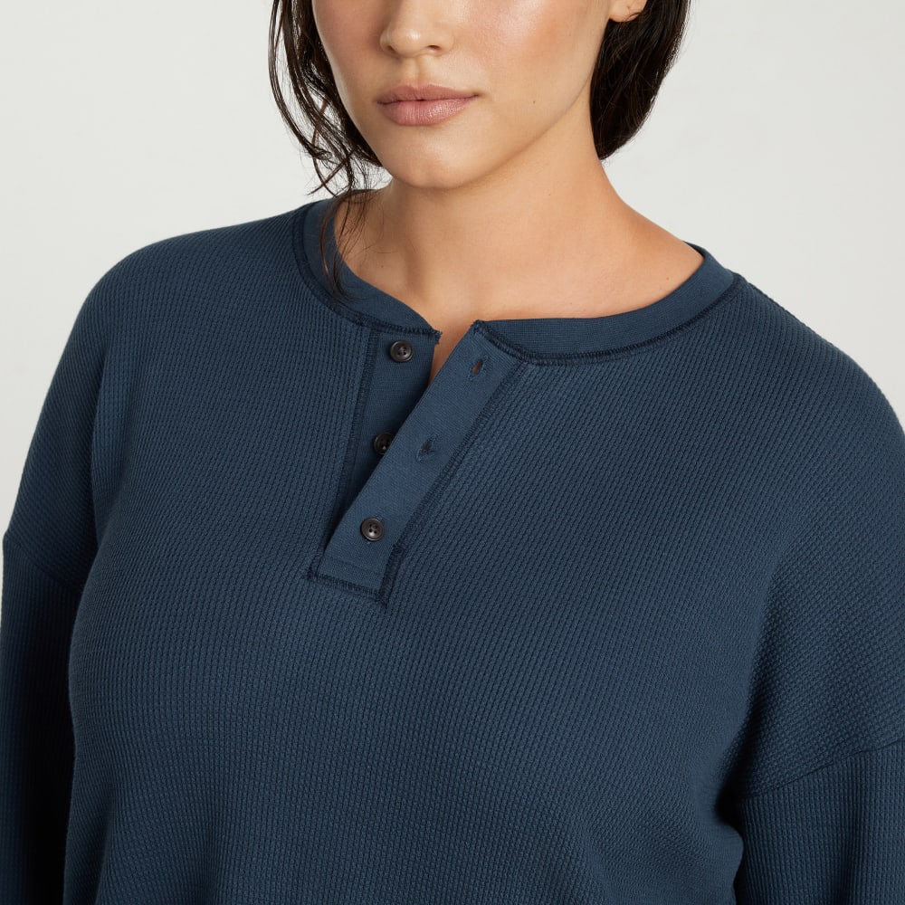 The Organic Cotton Waffle Henley in Atlantic — alternate view