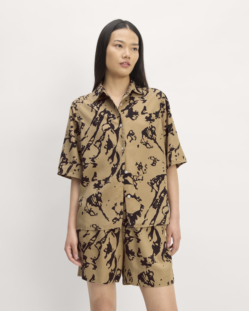 The Short-Sleeve Shirt in Butterlite in Black / Cornstalk Abstract — front view