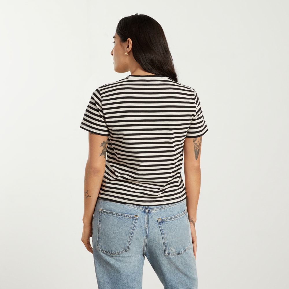 The Box-Cut Tee in Essential Cotton in Sandstone / Black — detail view