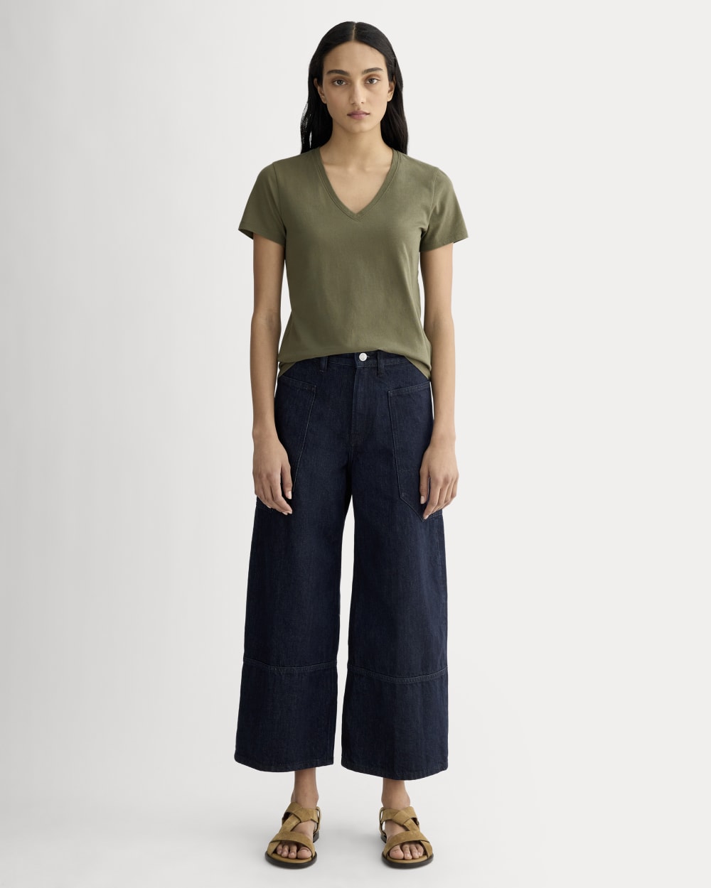 The Slim V-Neck Tee in Essential Cotton in Kalamata — detail view
