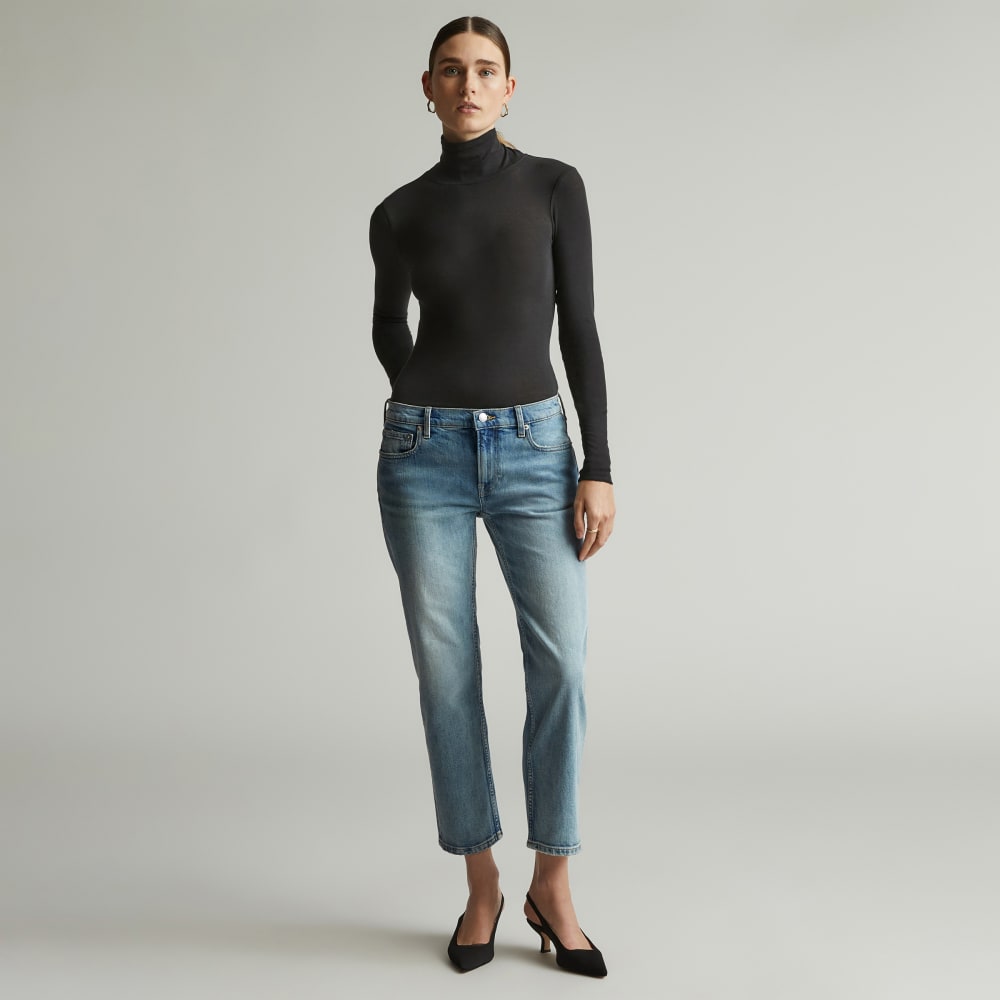 The Low-Rise Shortie Jean in Vintage Light — detail view