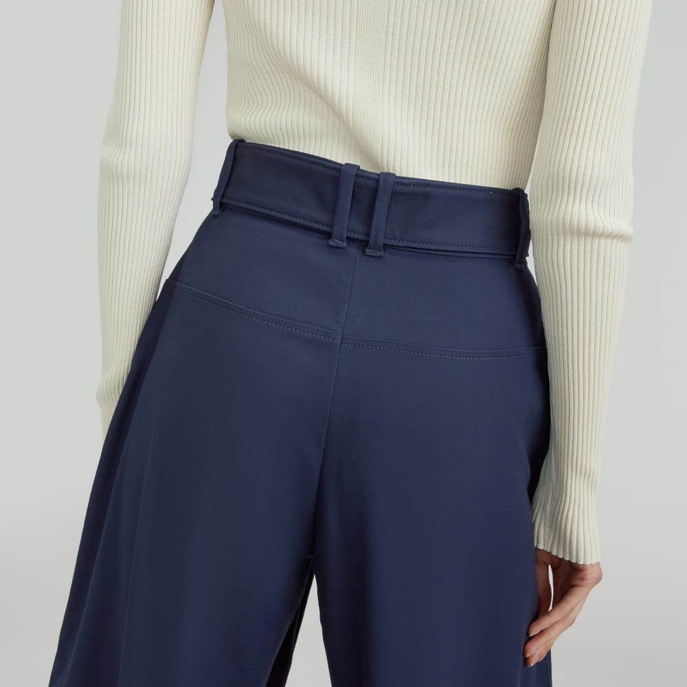 The Structured Cotton Belted Pant in Navy — detail view