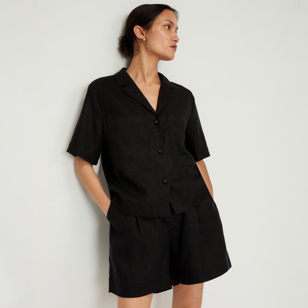 The Linen Workwear Shirt in Black — detail view