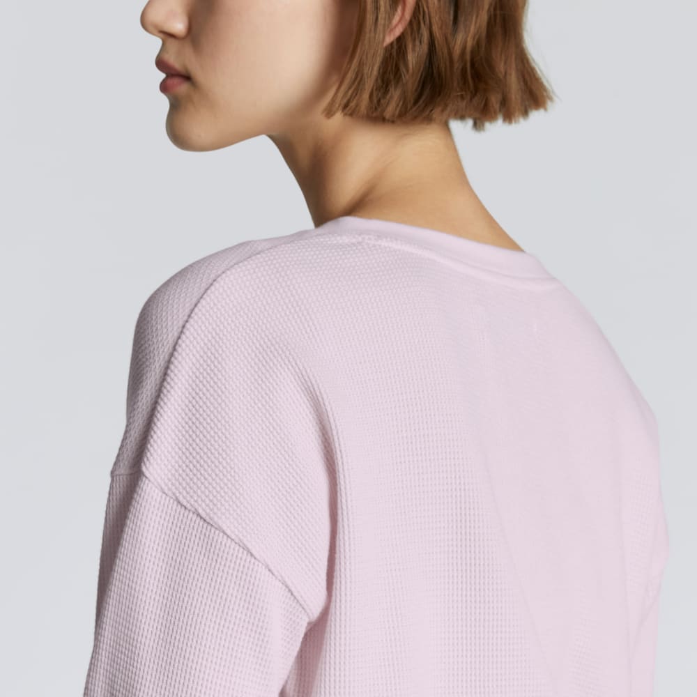The Organic Cotton Waffle Henley in Light Lilac — detail view
