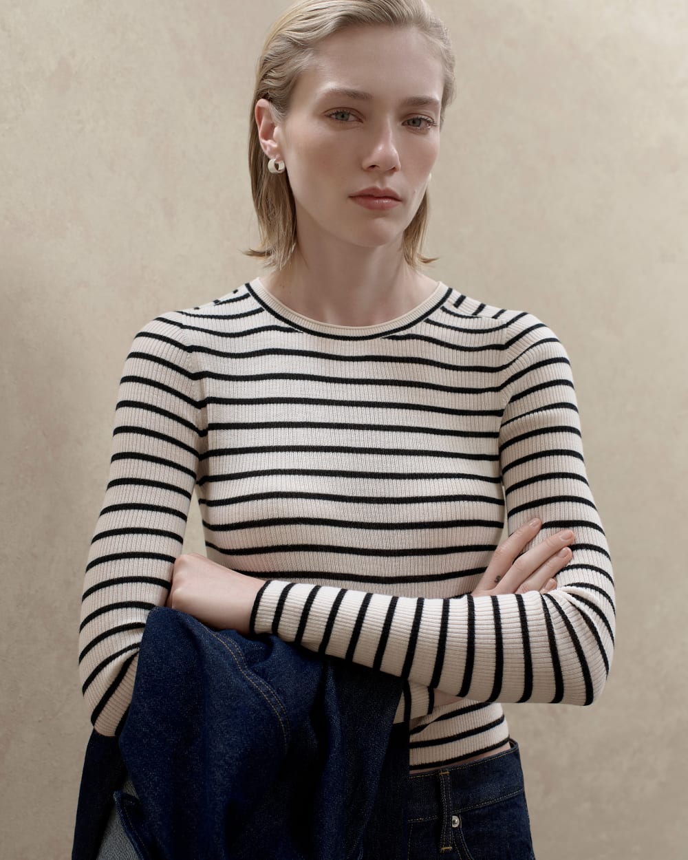 The Cropped Crew Top in Ultrafine Merino in Parchment / Black — detail view