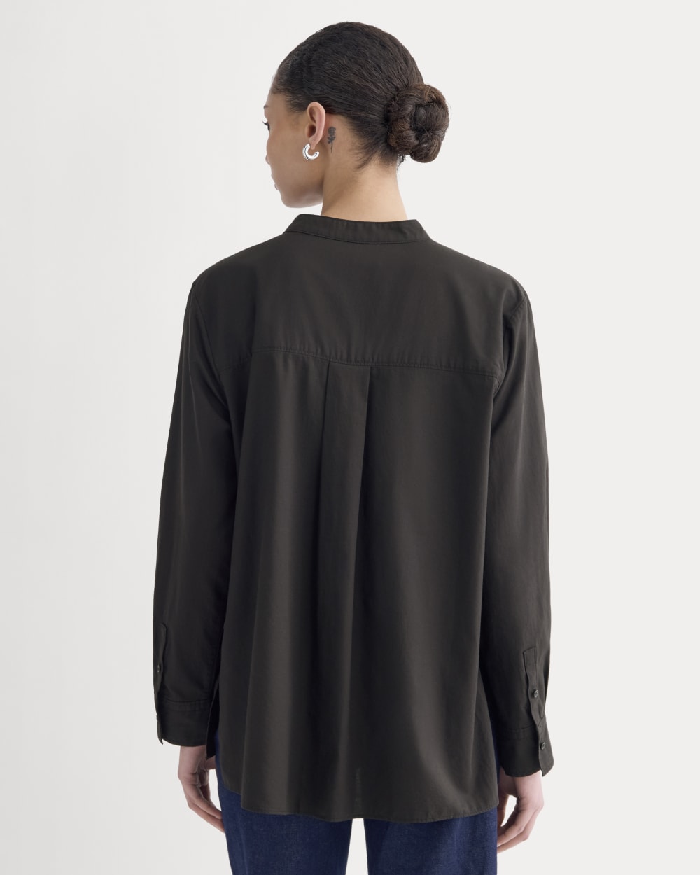 The Pleated Shirt in Silky Cotton in Black — detail view