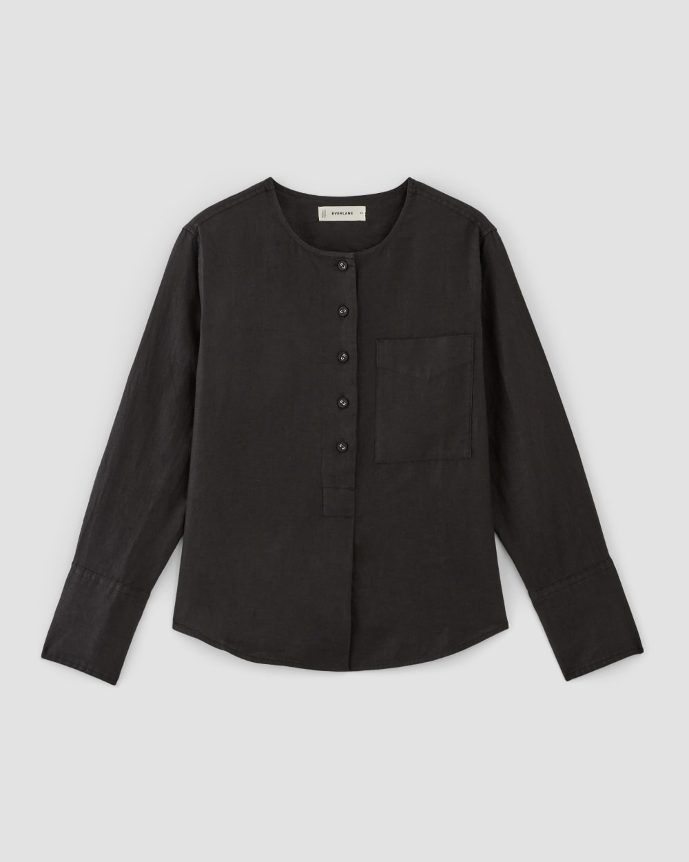 The Popover Shirt in Linen in Black — alternate view
