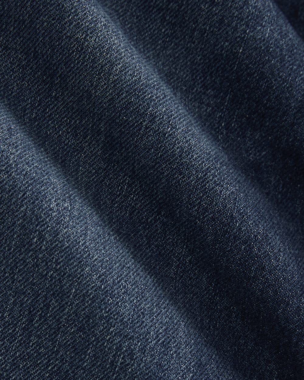 Loose Curve Jean in Tungsten Dark — detail view