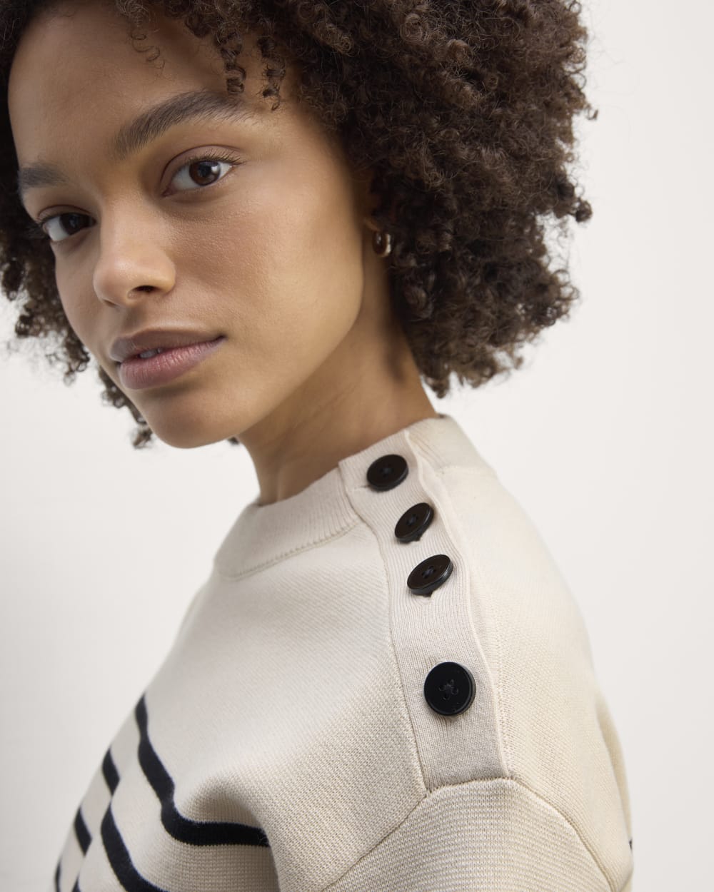 The Mariner Crew Sweater in Canvas / Black — detail view