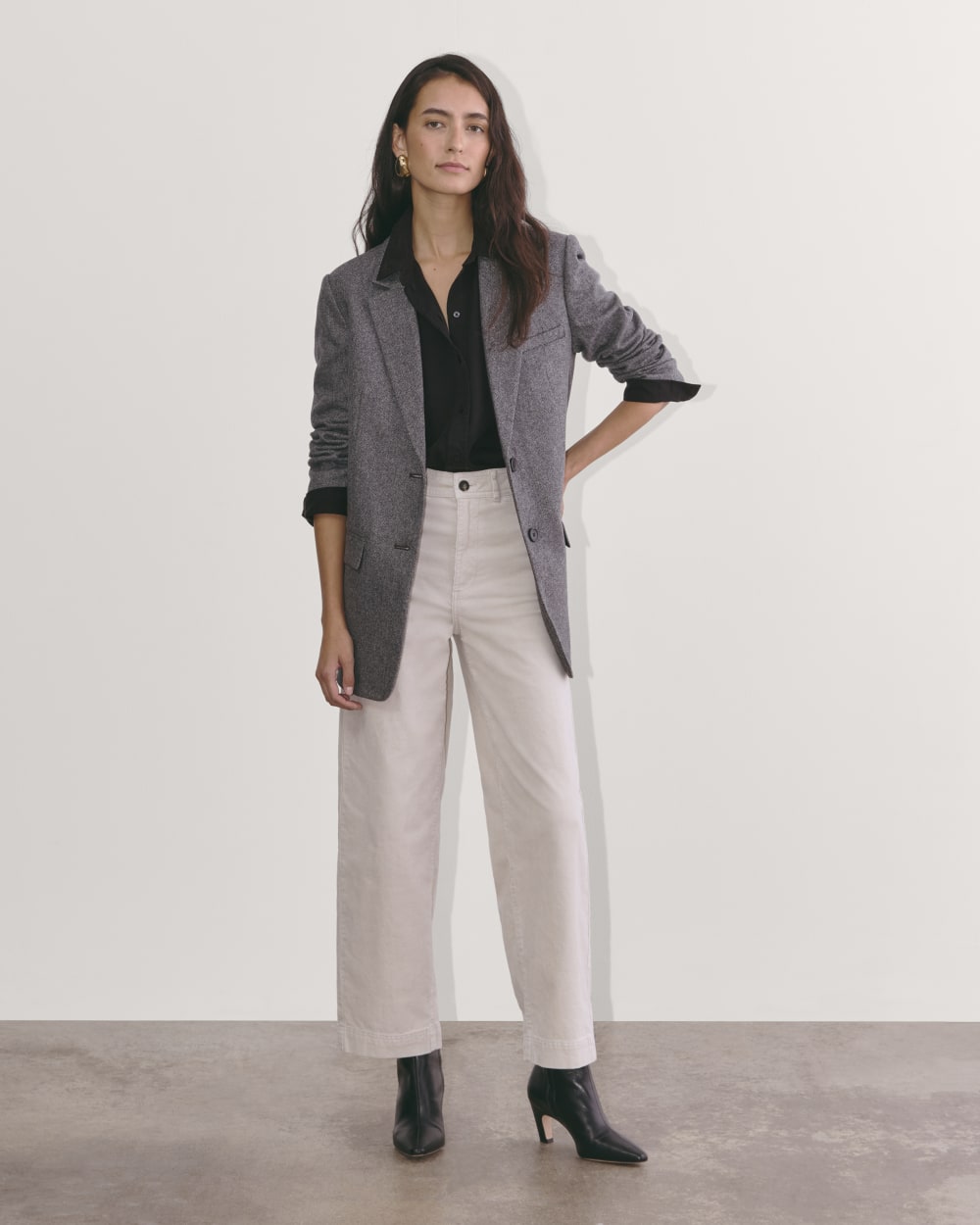 The Must-Have Shirt in Butterlite in Black — detail view