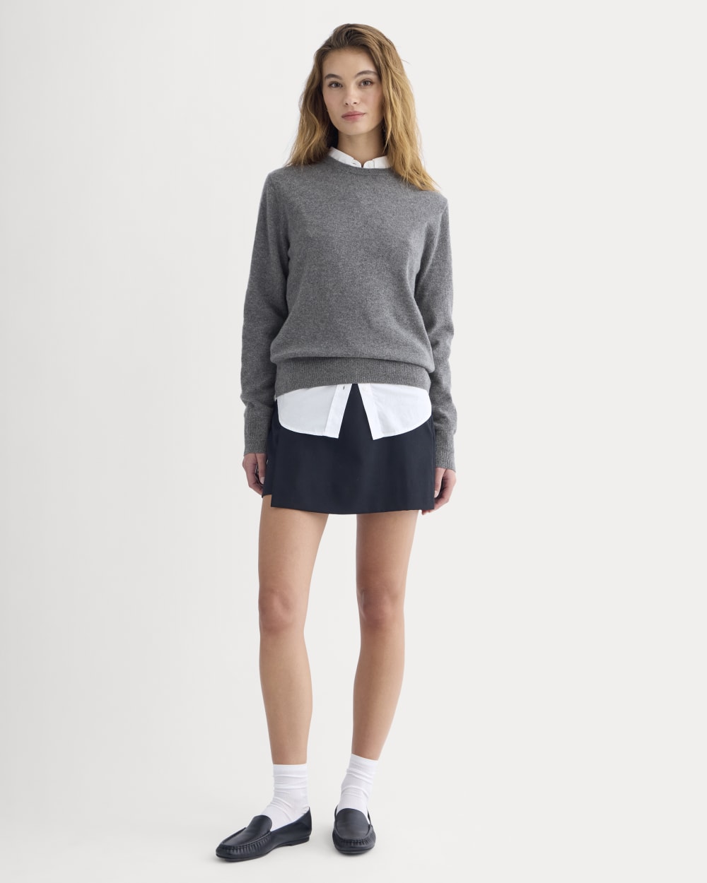 Cashmere Slim Crew Sweater in Heather Charcoal — detail view