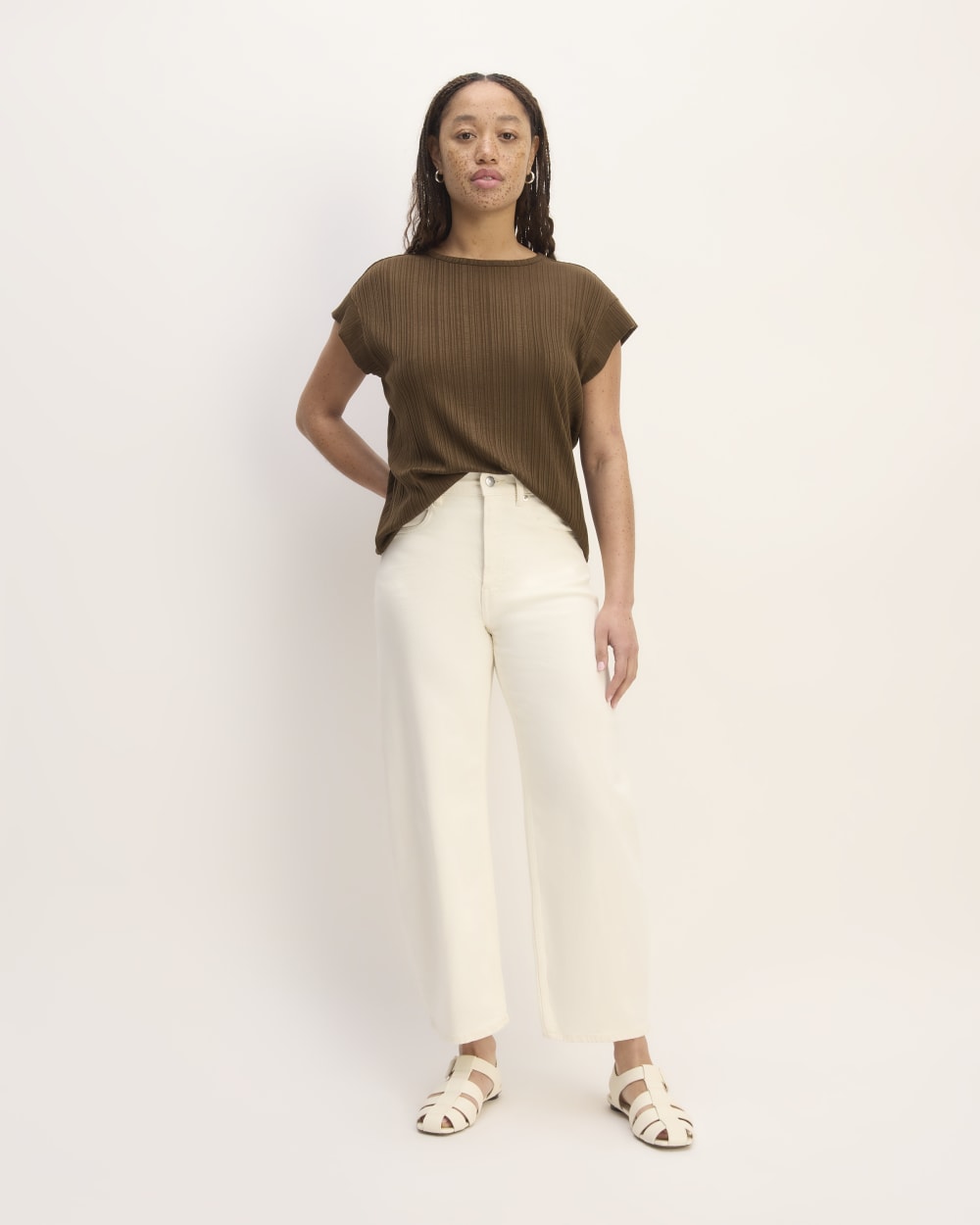 The Rib Muscle Tee in Cocoa — detail view