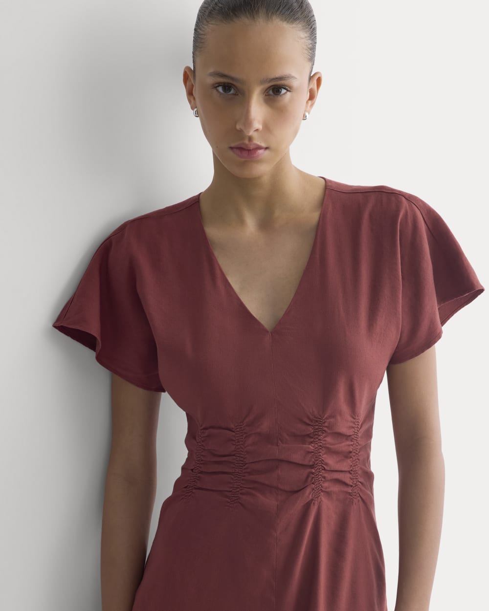 Cinched Dress in Stretch Linen in Henna Red — detail view